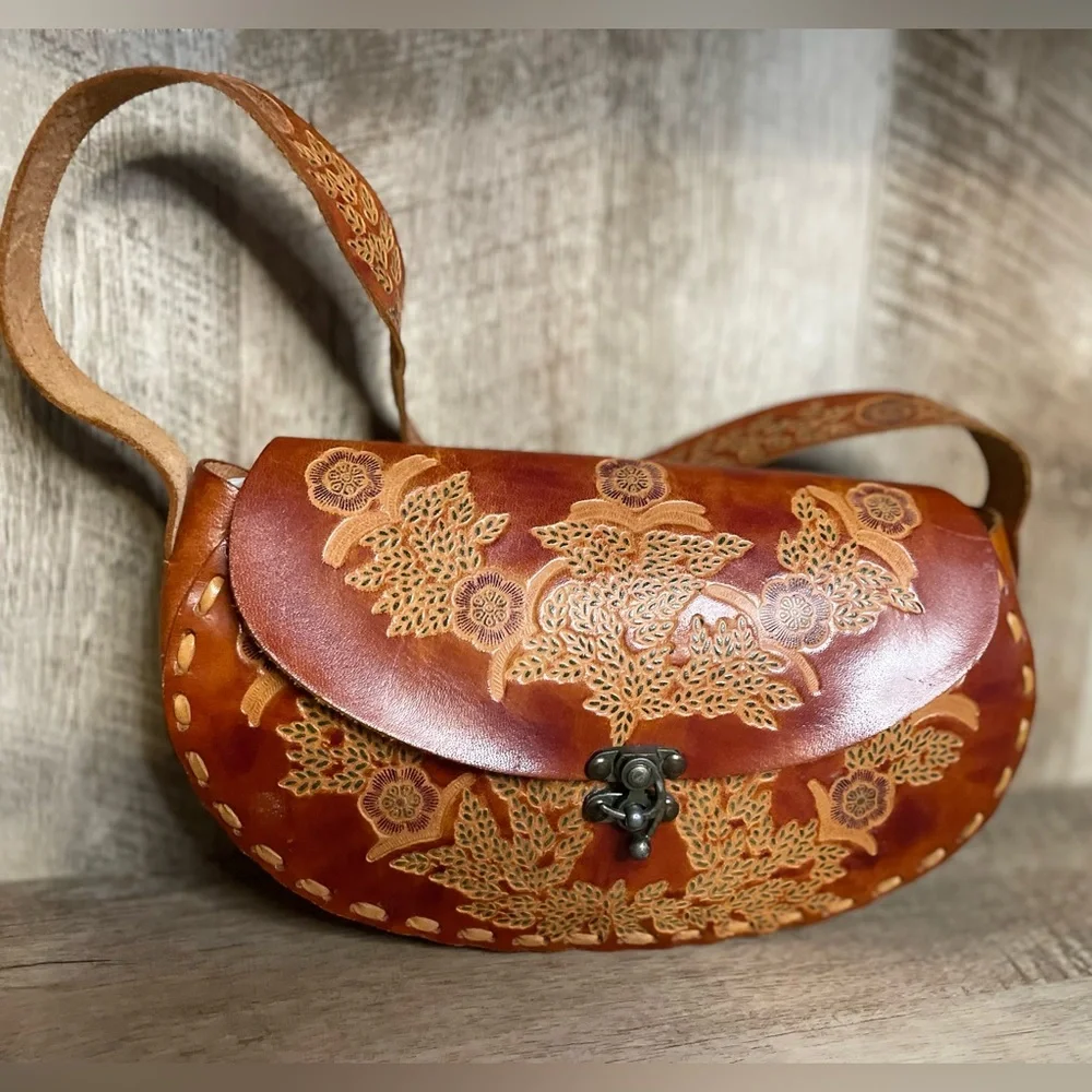 ONE OF A KIND Vintage 70s Hand-Tooled Leather Saddle Bag | Boho Floral Crossbody - Picture 7 of 15